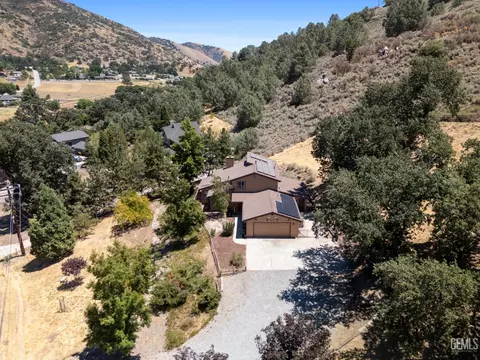 View/Area - 26520 Brian Pl, Tehachapi, CA 93561 photo 7 of 9