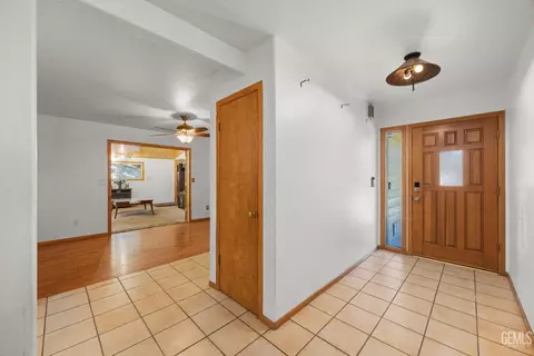Entry Way - 26520 Brian Pl, Tehachapi, CA 93561 photo 1 of 2