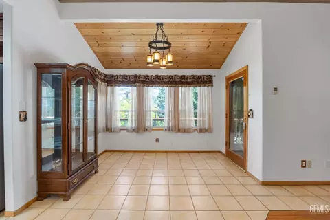 Dining - 26520 Brian Pl, Tehachapi, CA 93561 photo 1 of 2