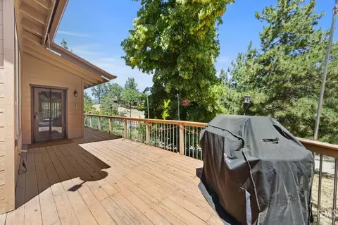 Exterior - 26520 Brian Pl, Tehachapi, CA 93561 photo 9 of 13