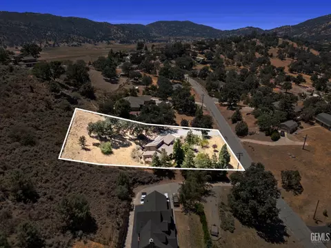 View/Area - 26520 Brian Pl, Tehachapi, CA 93561 photo 3 of 9