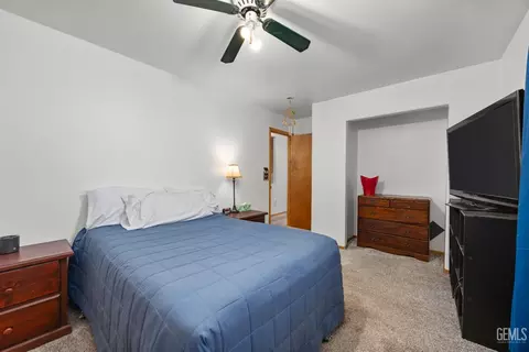 Bedroom - 26520 Brian Pl, Tehachapi, CA 93561 photo 2 of 3
