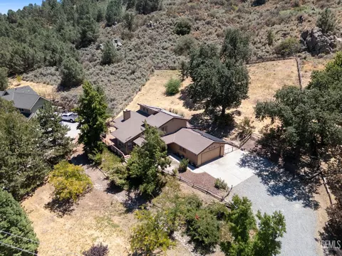 View/Area - 26520 Brian Pl, Tehachapi, CA 93561 photo 8 of 9
