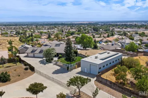 5050 N Hills Dr, Bakersfield, CA 93308
