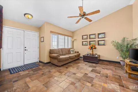 718 Requa Ct, Bakersfield, CA 93306 photo 7