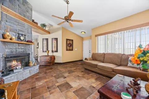 718 Requa Ct, Bakersfield, CA 93306 photo 8