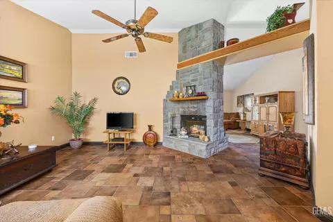 718 Requa Ct, Bakersfield, CA 93306 photo 9