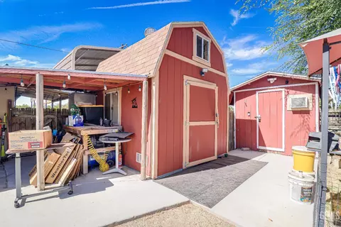Exterior - 6200 Wright Ave, Bakersfield, CA 93308 photo 7 of 9