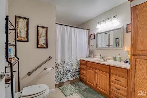 Bath - 6200 Wright Ave, Bakersfield, CA 93308 photo 1 of 1