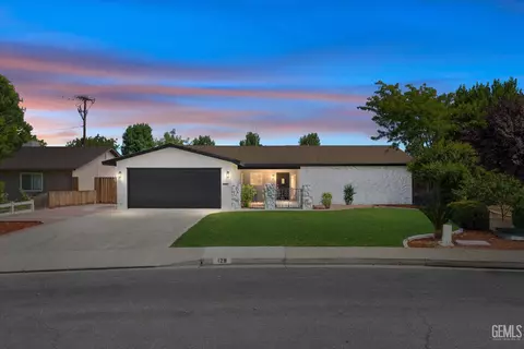 128 Glen Oaks Dr, Bakersfield, CA 93309