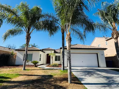 2209 Via Calabria Ave, Delano, CA 93215