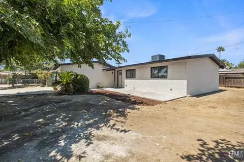 5804 Elwood Ln, Bakersfield, CA 93307