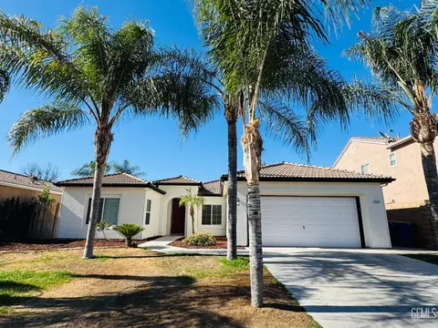 2225 Via Calabria Ave, Delano, CA 93215