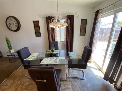 421 Salazar Ave, Bakersfield, CA 93307 photo 12