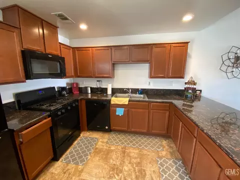 421 Salazar Ave, Bakersfield, CA 93307 photo 10