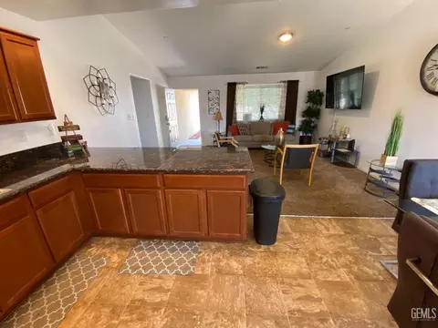 421 Salazar Ave, Bakersfield, CA 93307 photo 11