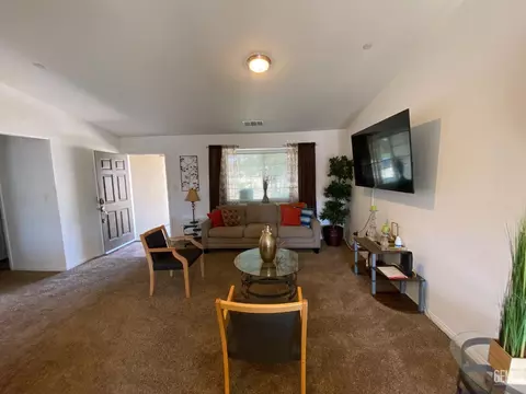 421 Salazar Ave, Bakersfield, CA 93307 photo 5