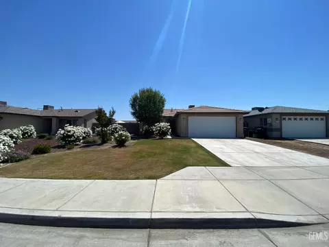 421 Salazar Ave, Bakersfield, CA 93307 photo 2