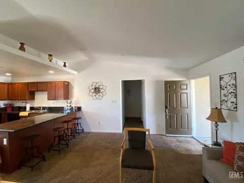 421 Salazar Ave, Bakersfield, CA 93307 photo 6