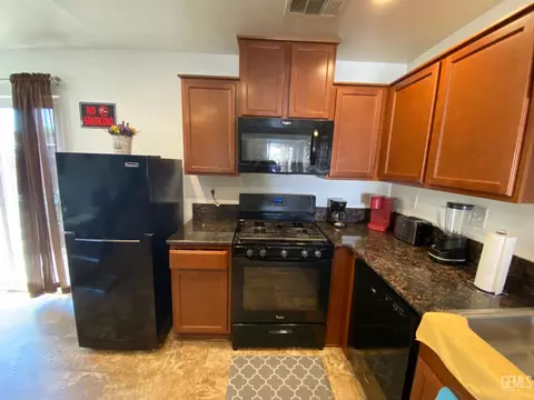 421 Salazar Ave, Bakersfield, CA 93307 photo 9
