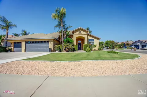 911 Spirit Lake Dr, Bakersfield, CA 93312