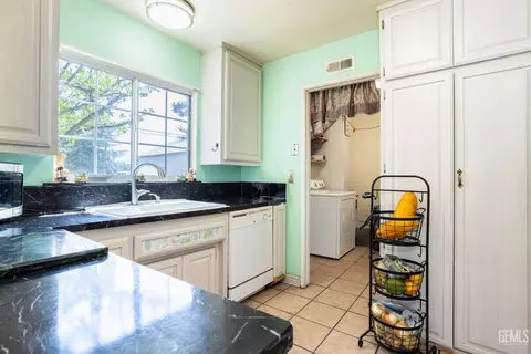 6402 Graves Ave, Van Nuys, CA 91406 photo 12