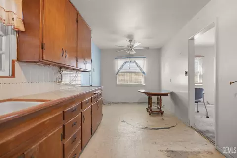 214 Pierce St, Taft, CA 93268 photo 10