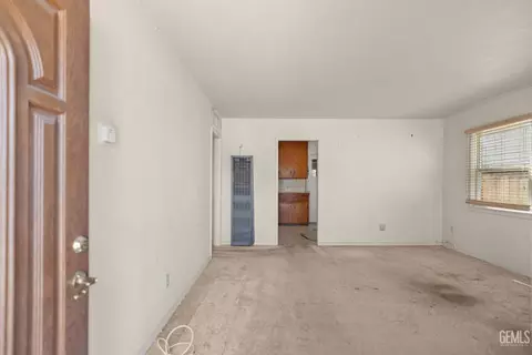 214 Pierce St, Taft, CA 93268 photo 4