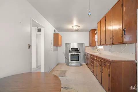 214 Pierce St, Taft, CA 93268 photo 9