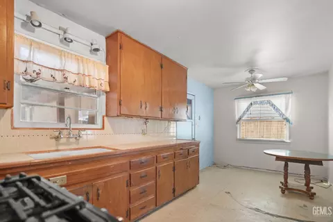 214 Pierce St, Taft, CA 93268 photo 11