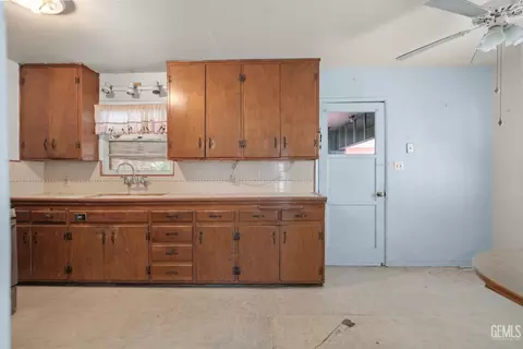 214 Pierce St, Taft, CA 93268 photo 8
