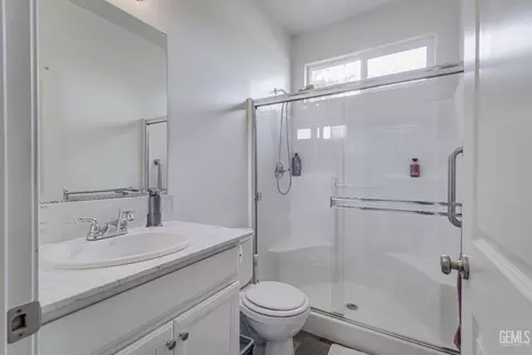Bath - 9320 Ribston Ave, Bakersfield, CA 93312 photo 3 of 3