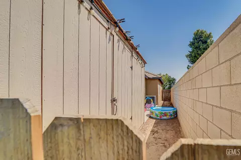 Exterior - 9320 Ribston Ave, Bakersfield, CA 93312 photo 9 of 9