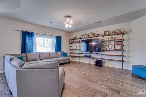 Living - 9320 Ribston Ave, Bakersfield, CA 93312 photo 1 of 2