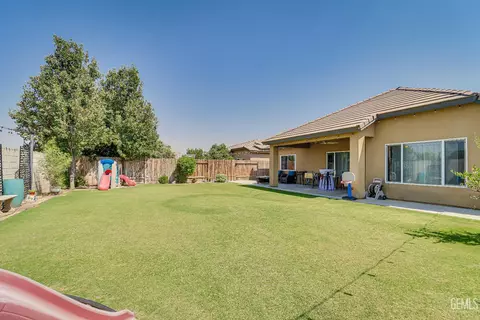 Exterior - 9320 Ribston Ave, Bakersfield, CA 93312 photo 6 of 9