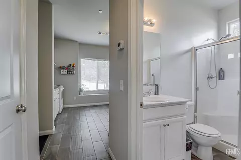 Entry Way - 9320 Ribston Ave, Bakersfield, CA 93312 photo 3 of 4