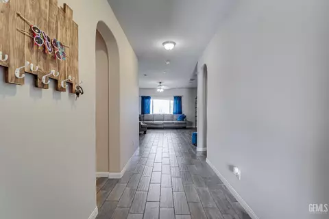 Entry Way - 9320 Ribston Ave, Bakersfield, CA 93312 photo 1 of 4