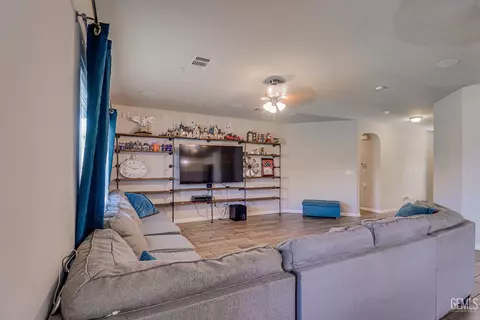 Living - 9320 Ribston Ave, Bakersfield, CA 93312 photo 2 of 2