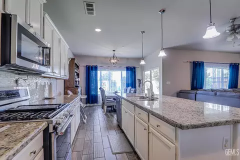Kitchen - 9320 Ribston Ave, Bakersfield, CA 93312 photo 1 of 8