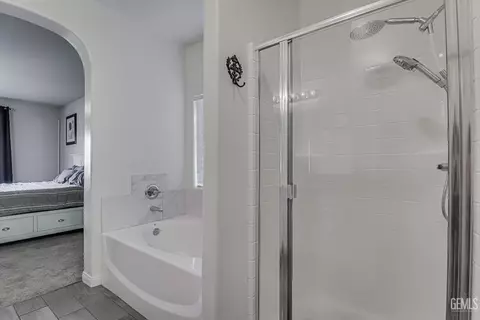 Bath - 9320 Ribston Ave, Bakersfield, CA 93312 photo 1 of 3