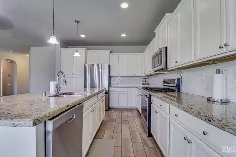 Kitchen - 9320 Ribston Ave, Bakersfield, CA 93312 photo 2 of 8