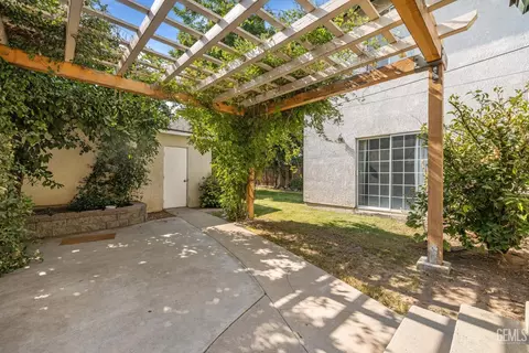 331 Beech St, Bakersfield, CA 93304 photo 22