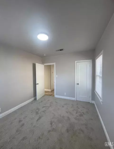 Bedroom - 427 E St, Tehachapi, CA 93561 photo 2 of 6