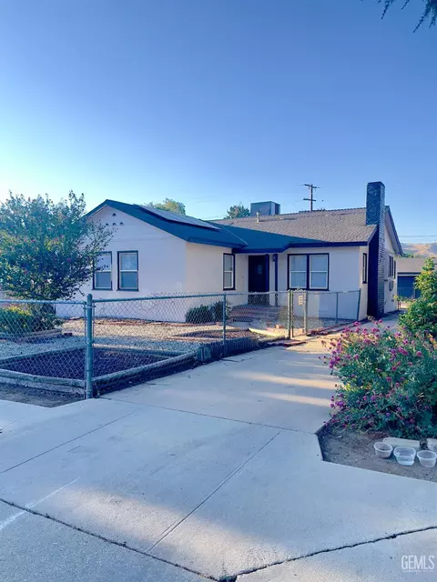 Exterior - 427 E St, Tehachapi, CA 93561 photo 1 of 4