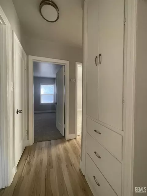 Entry Way - 427 E St, Tehachapi, CA 93561 photo 3 of 5