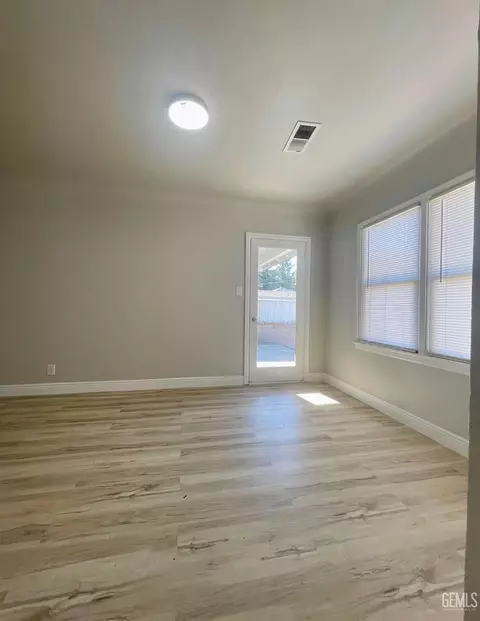 Other - 427 E St, Tehachapi, CA 93561 photo 3 of 5
