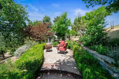 Exterior - 26000 Deertrail Dr, Tehachapi, CA 93561 photo 4 of 18