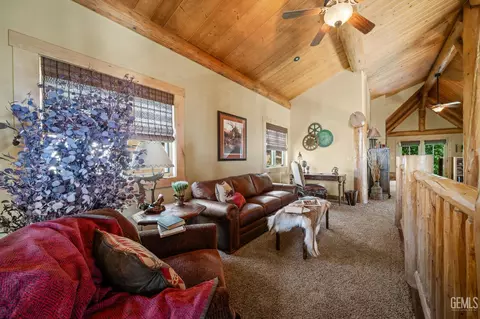 Entry Way - 26000 Deertrail Dr, Tehachapi, CA 93561 photo 4 of 5