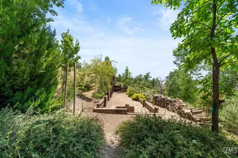 Exterior - 26000 Deertrail Dr, Tehachapi, CA 93561 photo 9 of 18