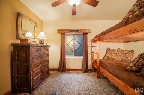 Bedroom - 26000 Deertrail Dr, Tehachapi, CA 93561 photo 7 of 8